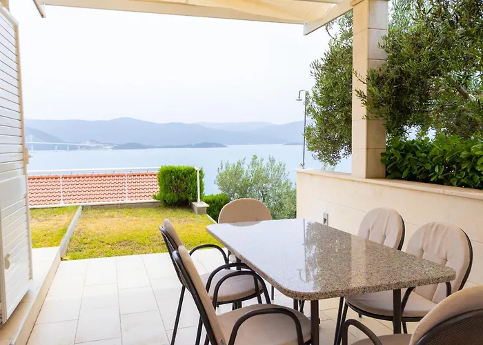 Pontem Nyaraló Komarna